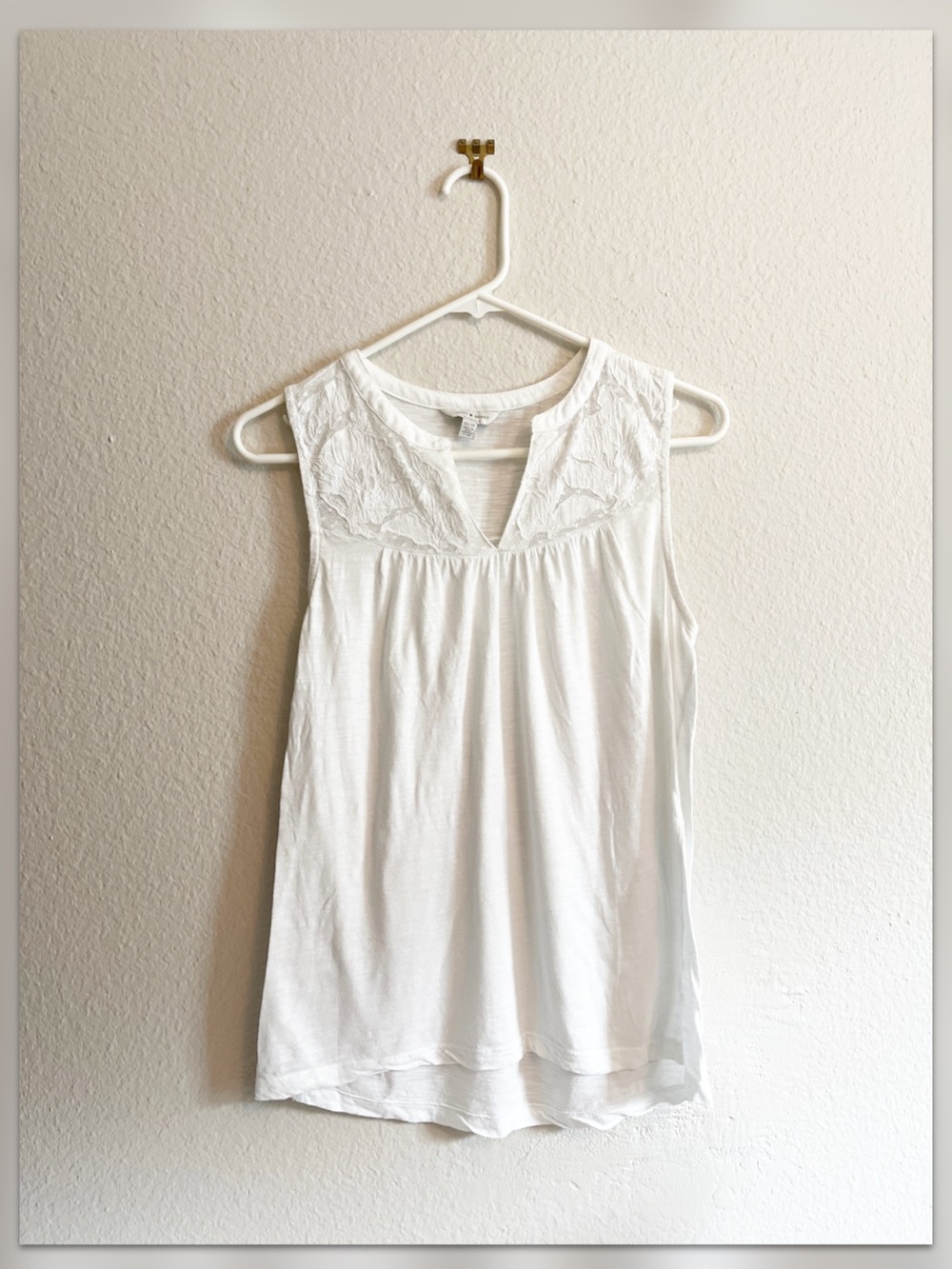 Lucky Brand White Sleeveless Lace Yoke Tank Top